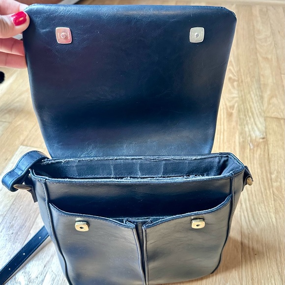Vintage Liz Claiborne Black Leather crossbody Bag - Picture 5 of 10